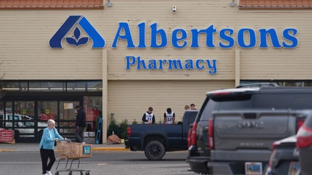 Albertsons는 잠재적 인 리스테리아 오염으로 인해 일부 델리 품목을 회상합니다.