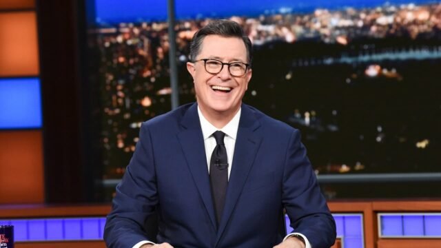 스티븐 콜버트 (Stephen Colbert)는 트럼프라고 부르며 ‘오늘 밤, 우리는 모두 지미 킴멜 (Jimmy Kimmel)입니다.